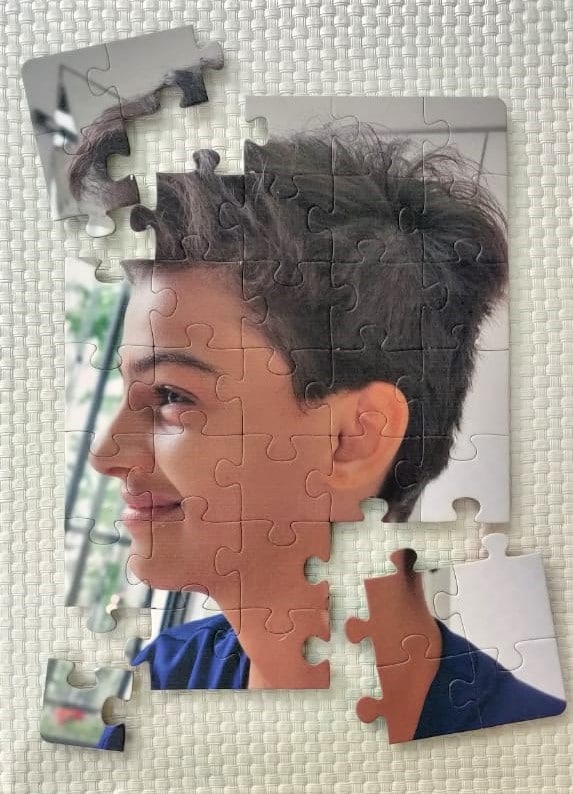 a unique gift idea to create a personalised puzzle by printing a photo on a jig saw puzzle