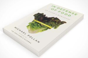 Paperback with perfect binding and a colored cover showing Michael Pollan's - In Defence of Food novel