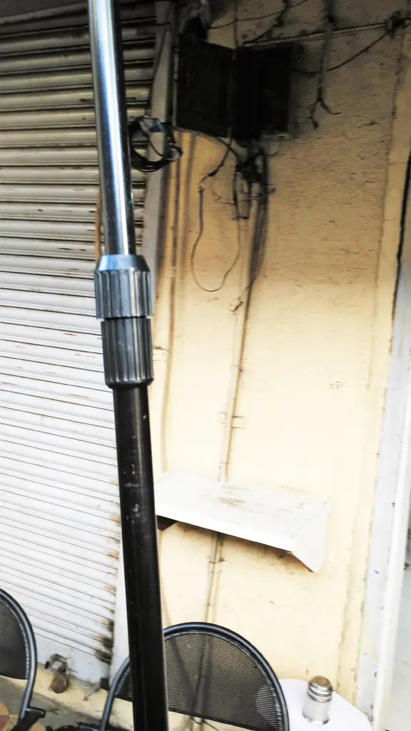 The lightweight metal rods of a collapsible exhibition backdrops frame can be quickly joined together using these connectors